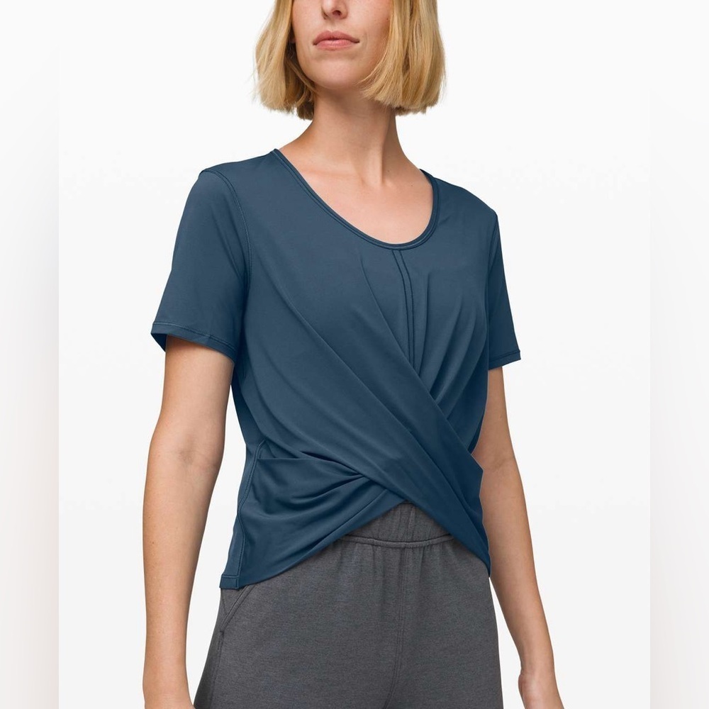 Lululemon Do the Daily Short Sleeve athletic athleisure workout shirt blouse SM